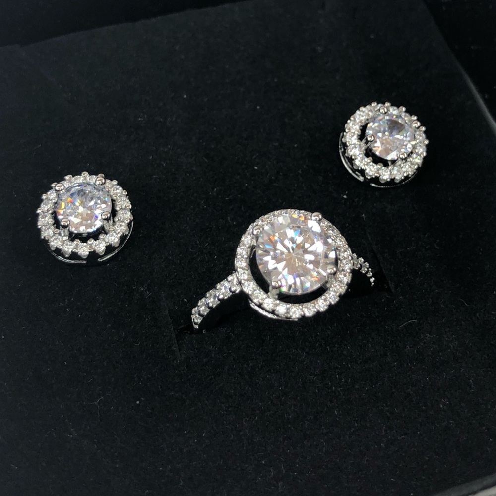 👏🏼CLEARANCE👏🏼S925 Sterling Sliver doing stud earring and ring - Picture 4 of 14